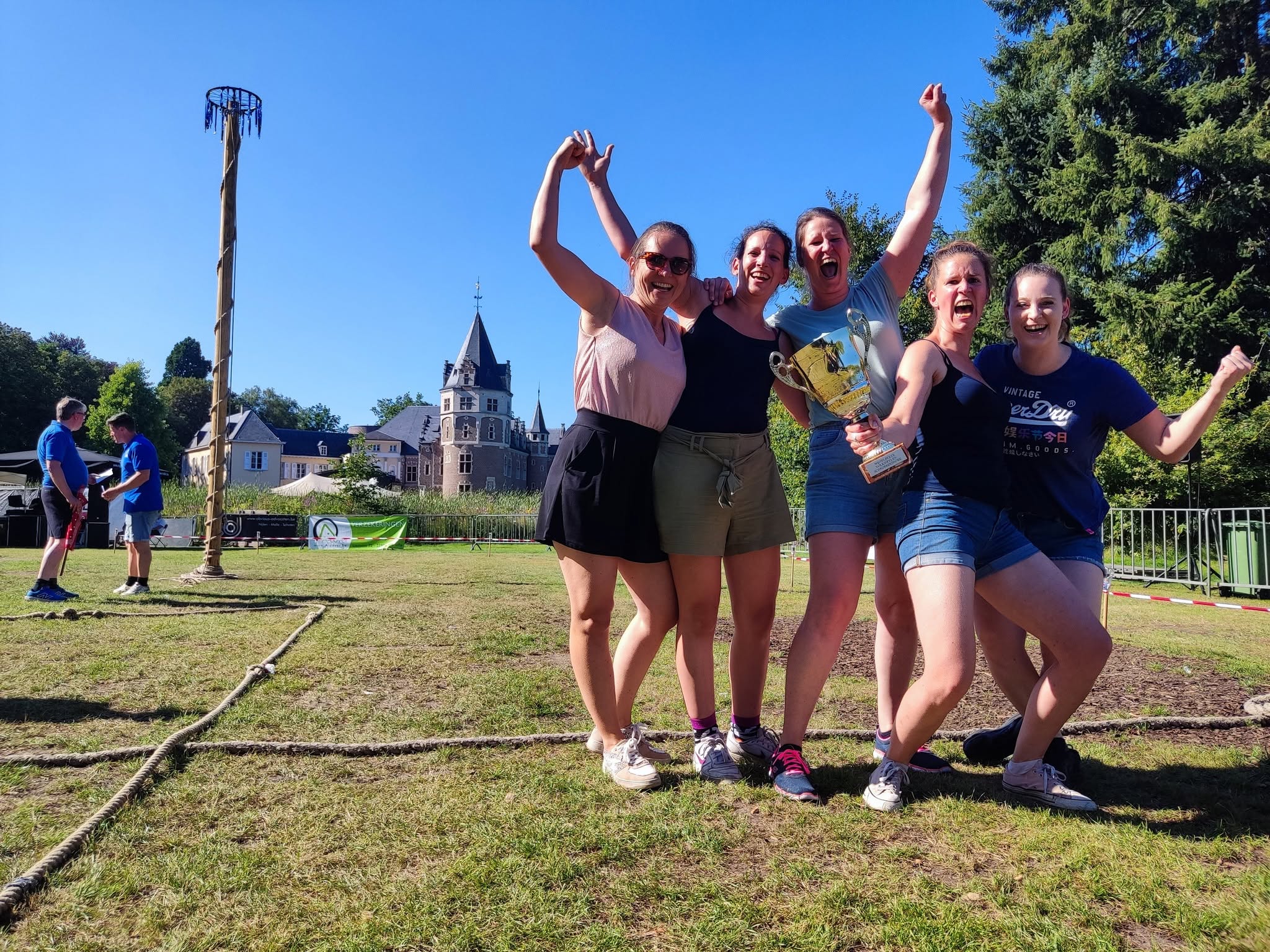 Volksspelen op de feestweide